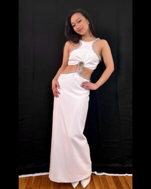 Cathy Ang Instagram - This @patbo was definitely one of my favorites from fashion week 🥰 Also @patriciabonaldi discussing how this midi can turn into a full-length for both of us 🤭
—
💄: @ayatariqmua 
💇🏻‍♀️: @japanese_michael 
style: @meg_galvin 
—
#nyfw #fashion #patbo #patriciabonaldi #makeup #makeupartist #hair #hairstylist #whitedress #eveningdress #glam