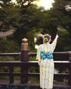 Cathy Cat Instagram - Pic 1-5 which 👘 pic is best? How hot 🥵 is it where you are right now?

We still have boiling hot temperatures  in Tokyo around 33 degrees (think that’s 333 Fahrenheit or something like that 😂 … at least feels like it 🔥)

This is still a good time to wear summer kimonos 👘 (called Yukata ) but since the majority of the festivals is over I can’t see many girls in Yukata anymore. Sadge! Hope to see some more wafuku (Japanese traditional fashion) again soon! 

How hot 🥵 is it where you are right now? Write is in degree or Fahrenheit, either way! 

Photo @masatoosan_portrait 

#kimonostyle #japanesetraditional #furisodekimono #kimonogirl #kimonoexperience 
#kimonogirl #japanesefashion #jfashion #kimonofashion #wafuku #着物 #和服 #花魁 #tokyogirl #girlinjapan #japanesestreetfashion #tokyofashion #kawaiifashion #kawaiigirl #kawaiistyle #lifeinjapan