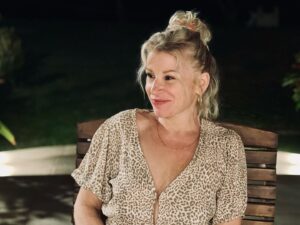Cathy Gauthier Instagram - Des amis, des petits chapeaux, des grandes tablées, des rires à profusion et des souvenirs indélébiles pour tous, voilà c’est quoi des vacances parfaites pour moi! MERCI @fparadismtl d’avoir organisé ça pour mes 46 ans! ❤️