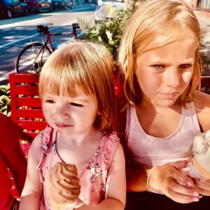 Cathy Gauthier Instagram - Hier on mangeait de la crème glacée et aujourd’hui je cherche les mitaines! 🙄