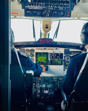 Cathy Gauthier Instagram - Un ÉNORME MERCI @propair.aviation pour leur grande générosité!
Vol nolisé juste pour moi pour me rendre à Rouyn-Noranda!
Ils sont récipiendaire du trophée Extra pour l’entreprise de l’année… ce n’est pas pour rien! ✌️
Merci à Étienne Lambert, Justin Lemieux et les pilotes @captcuisse et @fidymah 😎🛫