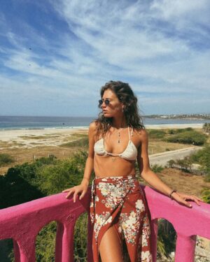 Catuxa Marra Instagram - El último respiro de nuestros días cerquita del mar en @kahlohotelpxm 🩷