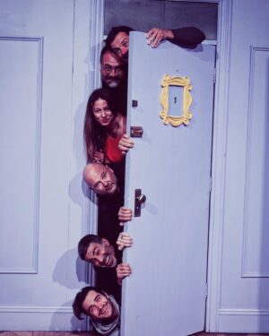 Cauet Instagram - I’ll be there for you 🎶🎶 #friends #friendstheexperience