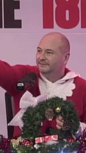 Cauet Instagram - Avant Incroyable Talent, on avait découvert Jean-Baptiste Guégan dans le public de l’émission ! Moment magique de noël 🎄 #johnnyhallyday #cauet