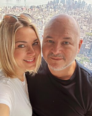 Cauet Instagram - Et encore une année de passée !💖🎉🎉🎉🎉🎉🎉🎉🎉🎉🎉🎉🎉🎉🎉🎉 
Magnifique anniversaire ma chérie #love  #❤️ #picoftheday #birthday #newyork
