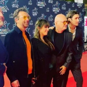 Cauet Instagram - En mode @afflelou sur le tapis rouge des NRJ Music Awards 😎 #MAGICNMA #AlainAfflelou 

Merci au talentueux @anthonyghnassia pour les photos 📸 #VisionByAG 

Merci également à #HugoBoss et @sophieseebyu pour ces magnifiques tenues 🤩

Crédit : SIPA
