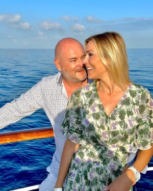 Cauet Instagram - Superbe we en Méditerranée 🙏😎☀️#love #weekend #friends #mediterranee#sun @cauetofficiel