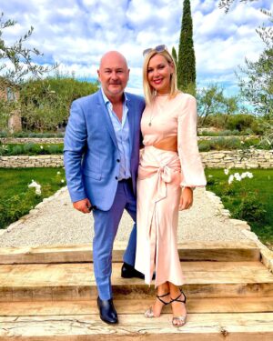 Cauet Instagram - 1.la belle et …❤️❤️❤️
2. En mode #georgesclooney 
3. J’avais pas vu la marche 😂
#love #picoftheday #wedding #♥️