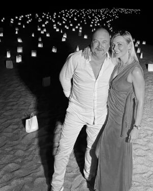 Cauet Instagram - #photodump De belles vacances ♥️… des amis fantastiques … mon amour … des soirées tops … de belles rencontres !!! Même si plus personne ne regarde le feed ni ne lit jusqu’au au bout ! C’était quand même magique tous ces moments 💕🙏 
#love #friends #hollidays #sun #corse #pics #chill