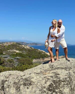 Cauet Instagram - #photodump De belles vacances ♥️… des amis fantastiques … mon amour … des soirées tops … de belles rencontres !!! Même si plus personne ne regarde le feed ni ne lit jusqu’au au bout ! C’était quand même magique tous ces moments 💕🙏 
#love #friends #hollidays #sun #corse #pics #chill