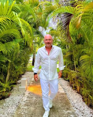 Cauet Instagram - Retour!! Quels moments incroyables 
Mon amour , les amis ❤️❤️ #picoftheday #holidays #puntacana #♥️