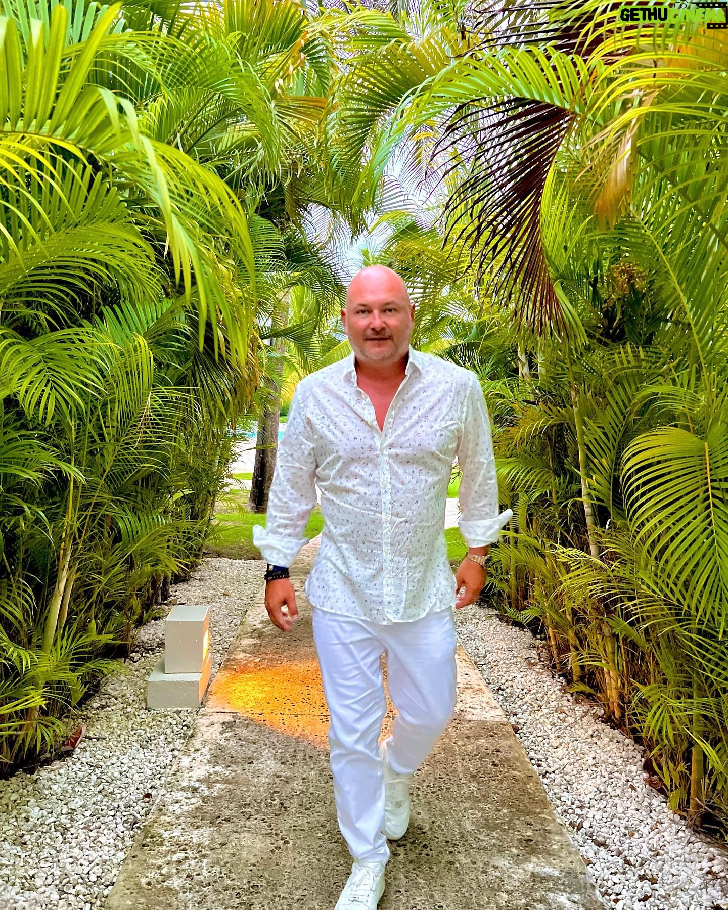 Cauet - 16.3K Likes - Retour!! Quels moments incroyables
Mon amour , les amis ❤️❤️ #picoftheday #holidays #puntacana #♥️