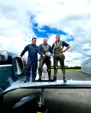 Cauet Instagram - Quel moment incroyable ! ❤️ 
La vidéo « vaut mieux avoer de LÉGENDE » arrive bientôt !! 
Merci @topgun_voltige … j’ai rêvé 🙏🙏
On ne pilote pas ça tous les jours 😜 
#picoftheday #emotions #dream