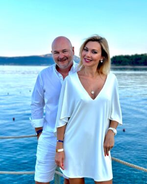 Cauet Instagram - Quel bonheur ❤️famille , amis … 😜
#love #friends #sub #family