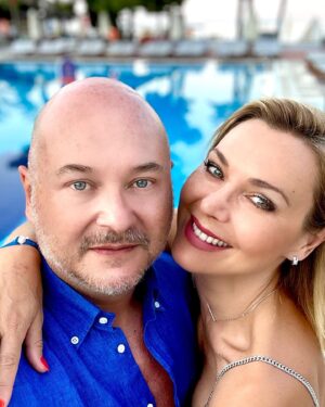 Cauet Instagram - Quel bonheur ❤️famille , amis … 😜
#love #friends #sub #family