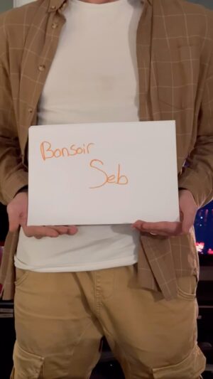 Cauet Instagram - J’aimerais vraiment remercier mon équipe au bureau qui me soutient vraiment depuis le premier jour et qui n’a pas cessé de le faire. Ils m’ont fait cette petite vidéo hier soir et j’avais encore une fois les larmes aux yeux… ils ont été là dans tous les bons moments et ils sont encore là dans les plus durs. Merci je vous aime♥️