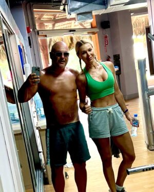 Cauet Instagram - Retour!! Quels moments incroyables 
Mon amour , les amis ❤️❤️ #picoftheday #holidays #puntacana #♥️
