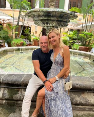 Cauet Instagram - Bisouuuuuus des vacances 
Photo1 - normale 
Photo2 - envie d’éternuer 
Photo3 - c’est quoi ce truc par terre ?
#picoftheday #miami #nofilter #♥️