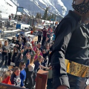 Cauet Instagram - C’était bon cette année ♥️♥️#montagne #mix #😂 #love 🍾🍾🍾