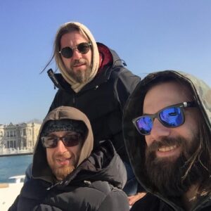 Cavit Çetin Güner Instagram - Kimi zaman arkamda kimi zaman yanımda bazen önümde bazen objektifimdesin. Ama hep etrafımdasın. İyi ki varsın iyi ki hayatımdasın @enginaltandzytn 🤘🏻
