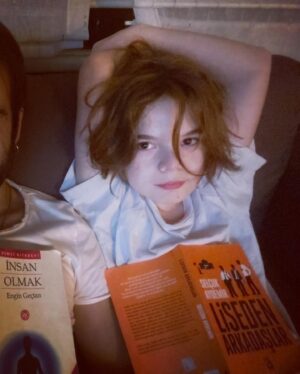 Cavit Çetin Güner Instagram - Uyku öncesi okuma saati 📖