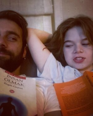 Cavit Çetin Güner Instagram - Uyku öncesi okuma saati 📖