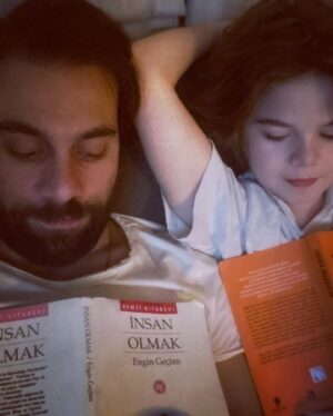 Cavit Çetin Güner Instagram - Uyku öncesi okuma saati 📖