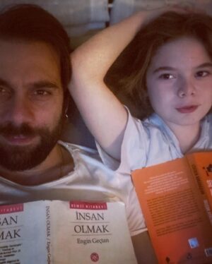 Cavit Çetin Güner Instagram - Uyku öncesi okuma saati 📖