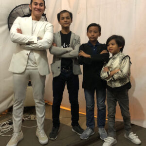 Cecep Arif Rahman Instagram - Ka wargi-wargi Garut, diantos nongtonna dinten ieu di @cinema.21 Ramayana Garut / @bioskopgarut insyaAlloh tiantawis para pamaen sinareng team fighting design seja ngiring hadir kang @yayanruhian @ceceparifrahman @bangbang25 @faris_fadjar (wiro remaja) @reza.hilman @achmadali.s @agus_uo @bahasa_hanief di tabuh 1 pm - 3 pm sinareng 8 pm - 9 pm. Hayu ah urang nontong bareng !!! 😁🙏🏼. Hari ini film Wiro Sableng: Pendekar Kapak Maut Naga Geni 212 TAYANG di BIOSKOP.  Sablengin Indonesia, nonton #WiroSableng di #HariSablengNasional. #SiapSableng!  #LifelikePictures #20thCenturyFox #20thCenturyFoxID