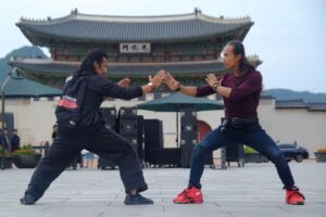 Cecep Arif Rahman Instagram - #latepost  September 2019 #gyeongbokgung #korea #YayanRuhian #CecepArifRahman #FujiXT1 #fujifilm #lightroom #BahasaHanief