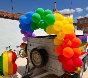 Cecilia Gessa Instagram - Responder al odio con amor. 

#🌈 #pridemonth #pride🌈 #orgullo #españa #madrid #carcelen #🔥