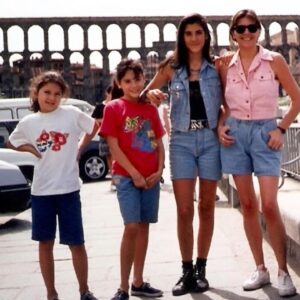 Cecilia Gessa Instagram - “Cada momento vivido al máximo en el presente se convierte en un hermoso recuerdo que perdura en la memoria.” ♥️

1- Mi primera vez en el @festivalmalaga como productora.

2- Todavía estás a tiempo de ver @nuestroshijoscortometraje  a través de la web de @publico.es 🙏🎬

3- A lo importante: blindar nuestros derechos. FIRMA Y DIFUNDE 💪🫰

4- Súper team español de @mivozmidecision ♥️

5- @zinentiendo Gran descubrimiento tanto a nivel profesional como personal. 💜

6- Mami, Anita, Roci y una servidora. 🥰🥰🥰

7-  Tras mi primera ponencia en la Universidad Autónoma de Barcelona😉 con proyección incluida de @princesacortometraje , maravillosa velada en el @circuloliceo con todo este maravilloso group. Inmejorable. 👌

8- Y cada vez que te veo @mariaisabeldiazlago me enamoro 💜

9- @antonio_cantos_ My partner in crime 🎬😎

10- #TheChikitos x @jorgefuembuena 🔥🔥🔥