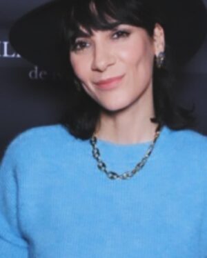 Cecilia Gessa Instagram - Uno de mis trabajos más especiales sigue viajando. Esta vez, en el @festivalfilmespagnol donde ha tenido una maravillosa acogida. Este festival me hizo descubrir Nimes el año pasado cuando presenté @princesacortometraje y @despiertaelcorto ☺️ desde entonces, me enamoré de Nimes. 

Gracias a todos los que formáis parte de este maravilloso festival, por hacerme sentir en casa y gracias también por amar tanto nuestro cine español. ¡Sois lo más! ¡Viva el cine! 🎬 ♥️ 

📸 @jeremy_sdr 👌

Aprovecho para comentaros que @nuestroshijoscortometraje se estrena mundialmente online en exclusiva en la web de @publico.es 💜

#nuestroshijoscortometraje #gessasproducciones #festivales #nimes #ceciliagessa #díainternacionalcontraelbullying #stophomophobia #nuestroshijos
