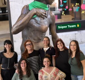 Cecilia Gessa Instagram - 2 👉A pocos días de las elecciones europeas @mivozmidecision hace el último acto en Madrid con una lectura para defender el derecho al aborto. Micro abiertoooo a quien quiera venirse. Alcemos nuestras voces a través de la poesía, el periodismo, la literatura y las nuevas narrativas. ¿ te vienes ? 😎
Mientras, si no lo has hecho… Firma y únete a #mivozmidecision (enlace en bio) 💪

3 Aunque a este le queda muy bien el pañuelo verde, nunca me gustaron los toros. @noesmicultura.ilp 

4 Súper feliz de trabajar con estas maravillosas mujeres a las que admiro muchísimo. 💜

5 Home 🌺

6 Súper mami @isabelsotod con súper babyyyy 👉#Isaac 🥰🥰

7 Amigas talentosas para comérselas enteritas “o con papas” como dice @anitamanezphoto 💜 
“¿ otra foto 😒?” Siii… @beapoey 😂Pa celebrarte!!!! ♥️

8 Si @carlosbardemoficial es feliz, yo también. TAHFYF🫵

9 Lo que yo quiera. 😎🔥
