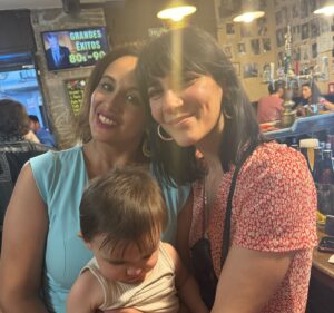 Cecilia Gessa Instagram - 2 👉A pocos días de las elecciones europeas @mivozmidecision hace el último acto en Madrid con una lectura para defender el derecho al aborto. Micro abiertoooo a quien quiera venirse. Alcemos nuestras voces a través de la poesía, el periodismo, la literatura y las nuevas narrativas. ¿ te vienes ? 😎
Mientras, si no lo has hecho… Firma y únete a #mivozmidecision (enlace en bio) 💪

3 Aunque a este le queda muy bien el pañuelo verde, nunca me gustaron los toros. @noesmicultura.ilp 

4 Súper feliz de trabajar con estas maravillosas mujeres a las que admiro muchísimo. 💜

5 Home 🌺

6 Súper mami @isabelsotod con súper babyyyy 👉#Isaac 🥰🥰

7 Amigas talentosas para comérselas enteritas “o con papas” como dice @anitamanezphoto 💜 
“¿ otra foto 😒?” Siii… @beapoey 😂Pa celebrarte!!!! ♥️

8 Si @carlosbardemoficial es feliz, yo también. TAHFYF🫵

9 Lo que yo quiera. 😎🔥
