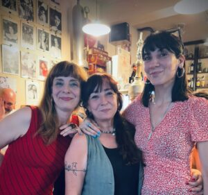 Cecilia Gessa Instagram - 2 👉A pocos días de las elecciones europeas @mivozmidecision hace el último acto en Madrid con una lectura para defender el derecho al aborto. Micro abiertoooo a quien quiera venirse. Alcemos nuestras voces a través de la poesía, el periodismo, la literatura y las nuevas narrativas. ¿ te vienes ? 😎
Mientras, si no lo has hecho… Firma y únete a #mivozmidecision (enlace en bio) 💪

3 Aunque a este le queda muy bien el pañuelo verde, nunca me gustaron los toros. @noesmicultura.ilp 

4 Súper feliz de trabajar con estas maravillosas mujeres a las que admiro muchísimo. 💜

5 Home 🌺

6 Súper mami @isabelsotod con súper babyyyy 👉#Isaac 🥰🥰

7 Amigas talentosas para comérselas enteritas “o con papas” como dice @anitamanezphoto 💜 
“¿ otra foto 😒?” Siii… @beapoey 😂Pa celebrarte!!!! ♥️

8 Si @carlosbardemoficial es feliz, yo también. TAHFYF🫵

9 Lo que yo quiera. 😎🔥