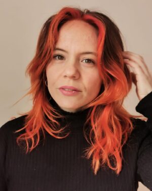 Cecília Henriques Instagram - À couse duma self-tape que tive de fazer hoje, a minha directora de casting preferida @filipesambado, minha marida, tirou-me estas pics que felt cute não vou deletar depois 🥕 

Filipe diz que me sabe mais gira de todas as maneiras, e por isso faz as minhas melhores self-tapes. Eu acredito. Porque é verdade 🫶

Depois fizemos daquelas tapes caseiras, mas divulgamos quando as nossas carreiras estiverem a precisar daquele boost. 🌙