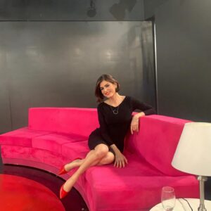 Cecilia Milone Instagram - Después del programa @los_deconstrui2 en @canal9oficial 
Vestida por @artedecolibries y calzada por @moshmoshshoes