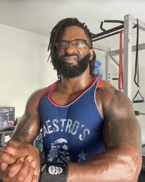 Cederick Johnson Instagram - “Say Mr Beefy………and I luv you”
#PrimeAlexander
#BeefyCeddy
#220lbs
#ChocolateMuscle