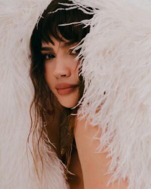 Celeste Cid Instagram - revista convivimos x @unjuanmartinez y @daianarosembergph ⛄️

m up @carolhmakeup 
h @mauromaxdebrito 
prod @marianagaibisso 
c @mariagorof 
pr @luz.chiappe