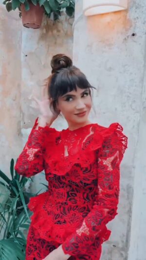 Celeste Cid Instagram - una tarde que no olvidaré ❤️

m up @bettinafrumboli 
h @nacholopezfagalde 
el vestido de rosas que soñamos con @jitric_jc y el aro con rosas también de él
mis nuevas botitas preferidas @mono.fuk