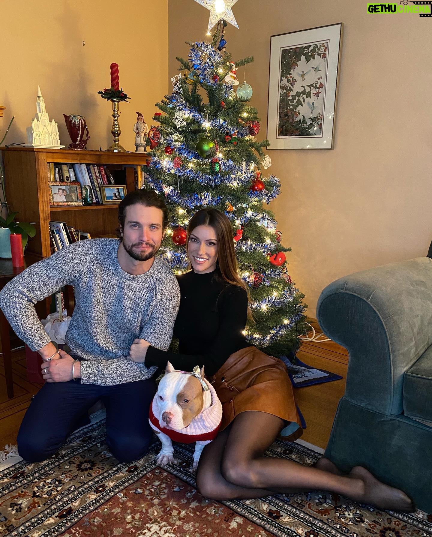 Celeste Ziegler - 839 Likes - Merry Christmas everyone 🎄 #familyphoto2020#hohoho🎅