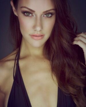 Celeste Ziegler Instagram - Brunette days . Throwing it back even though it's a Monday . #model #brunettesdoitbetter #portrait #beautyshot #vancity #photoshoot #throwback