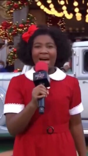 Celina Smith Instagram - Are you ready for the @macys Thanksgiving Parade? 🎁 

Throwing it back to @officialcelinasmith performing “Tomorrow” from @nbc’s Annie Live! at the parade last year. ✨

Link in bio for the full soundtrack.