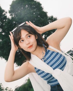 Celine Kao Instagram - 小可愛，集合囉！

50%春夏新品來一個 #小可愛系列商品 
讓姐妹們穿上 @50_fifty_percent 的小可愛 都能夠成為大可愛快樂過夏天🐬

@50_fifty_percent 全新企劃小可愛系列
#小可愛 三大必備：彈性、貼身、舒適
這次穿到的「撞色條紋挖肩背心」
涼爽透氣的面料 同時擁有高彈力
在30度的艷陽依舊可以不黏身
挖肩掛脖設計可修飾肩頸肌肉
配上藍白綠的冰塊色系
顯白百搭又清涼💘

我穿的這款共有三個尺寸、兩個顏色
現在特價活動進行中直接半價😘
各地區皆有有多個門市可試穿
多款小可愛都等著大家去帶回家☆彡

#fiftypercent #夏日穿搭 #小可愛系列商品 #小可愛 #你要的小可愛都在fiftypercent
