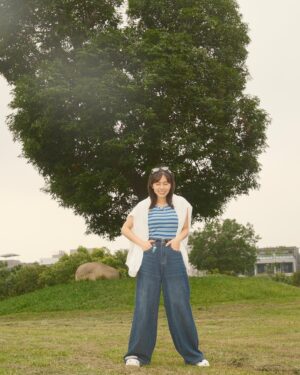 Celine Kao Instagram - 小可愛，集合囉！

50%春夏新品來一個 #小可愛系列商品 
讓姐妹們穿上 @50_fifty_percent 的小可愛 都能夠成為大可愛快樂過夏天🐬

@50_fifty_percent 全新企劃小可愛系列
#小可愛 三大必備：彈性、貼身、舒適
這次穿到的「撞色條紋挖肩背心」
涼爽透氣的面料 同時擁有高彈力
在30度的艷陽依舊可以不黏身
挖肩掛脖設計可修飾肩頸肌肉
配上藍白綠的冰塊色系
顯白百搭又清涼💘

我穿的這款共有三個尺寸、兩個顏色
現在特價活動進行中直接半價😘
各地區皆有有多個門市可試穿
多款小可愛都等著大家去帶回家☆彡

#fiftypercent #夏日穿搭 #小可愛系列商品 #小可愛 #你要的小可愛都在fiftypercent
