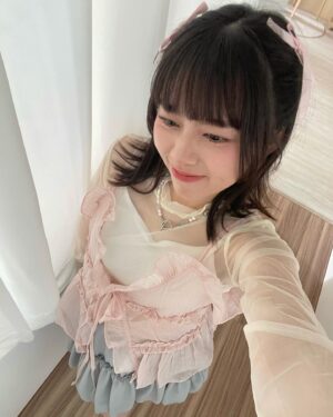 Celine Kao Instagram - 🩰💖🎀
開心漂亮不便秘

衣 @qutee_studio_
全臉都是 @hince_official_tw 花漾禮盒💄