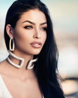 Céline Morel Instagram - Do yourself a favor: be your own greatest Love. 

A big thank you to the photographer, @photoyo.insta for this fabulous shot.

Jewellery: @degrisogono