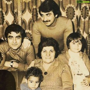 Cem Cücenoğlu Instagram - Sevgili amcam @tuncercucenoglu bugün ölüm  yıldönümü... Zaman çok çabuk geçiyor. Türk ve Dünya Tiyatrosunun en önemli yazarlarından biriydi.  Oyunları birçok ülkenin  ulusal ve özel tiyatrolarının repertuarlarında... O yüzden yaşamaya devam ediyor .Huzurla dinlen  amcam 🙏