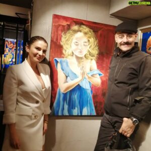 Cem Cücenoğlu Instagram - Caanım @eceozdikici harika bir resimle katılmış bu karma sergiye 😘🌹❤️😘